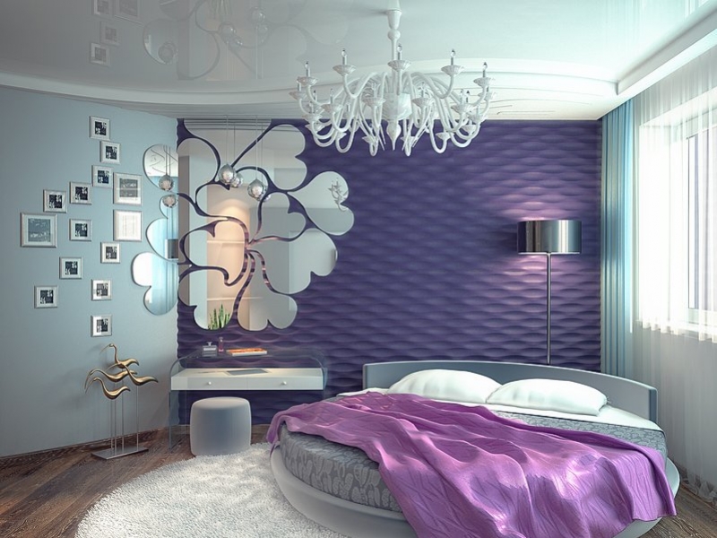 Спальня с зеркальным панно на стене - Дизайн интерьера квартиры г. Тюмень ул. Челюскинцев